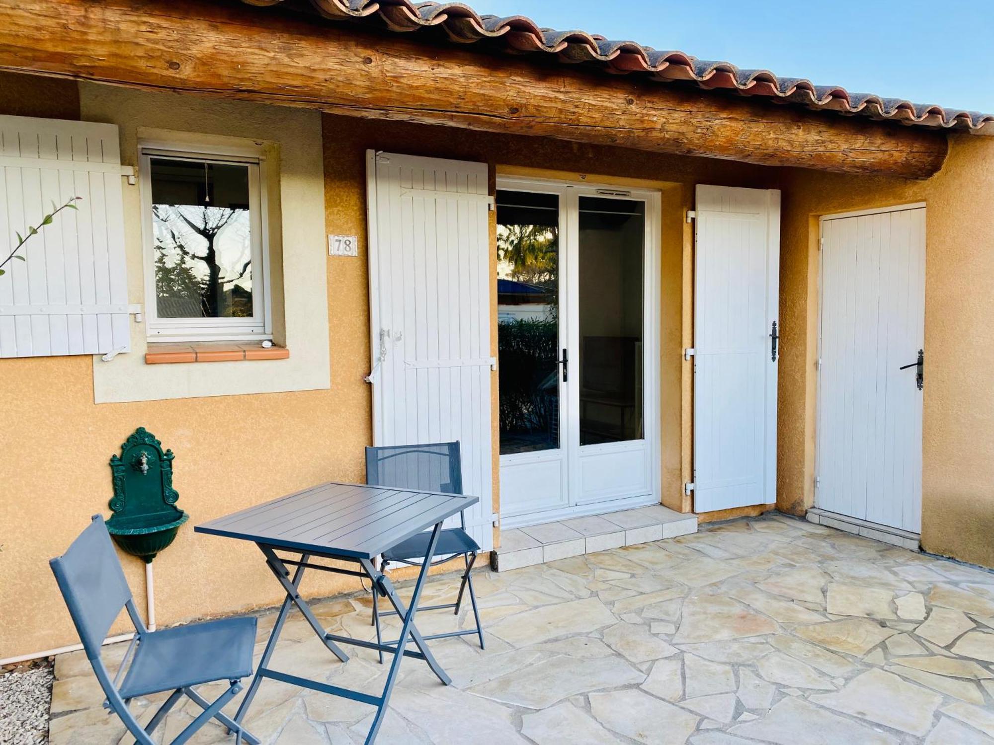 Domaine Des Pins, Magasins Proches, Piscine *