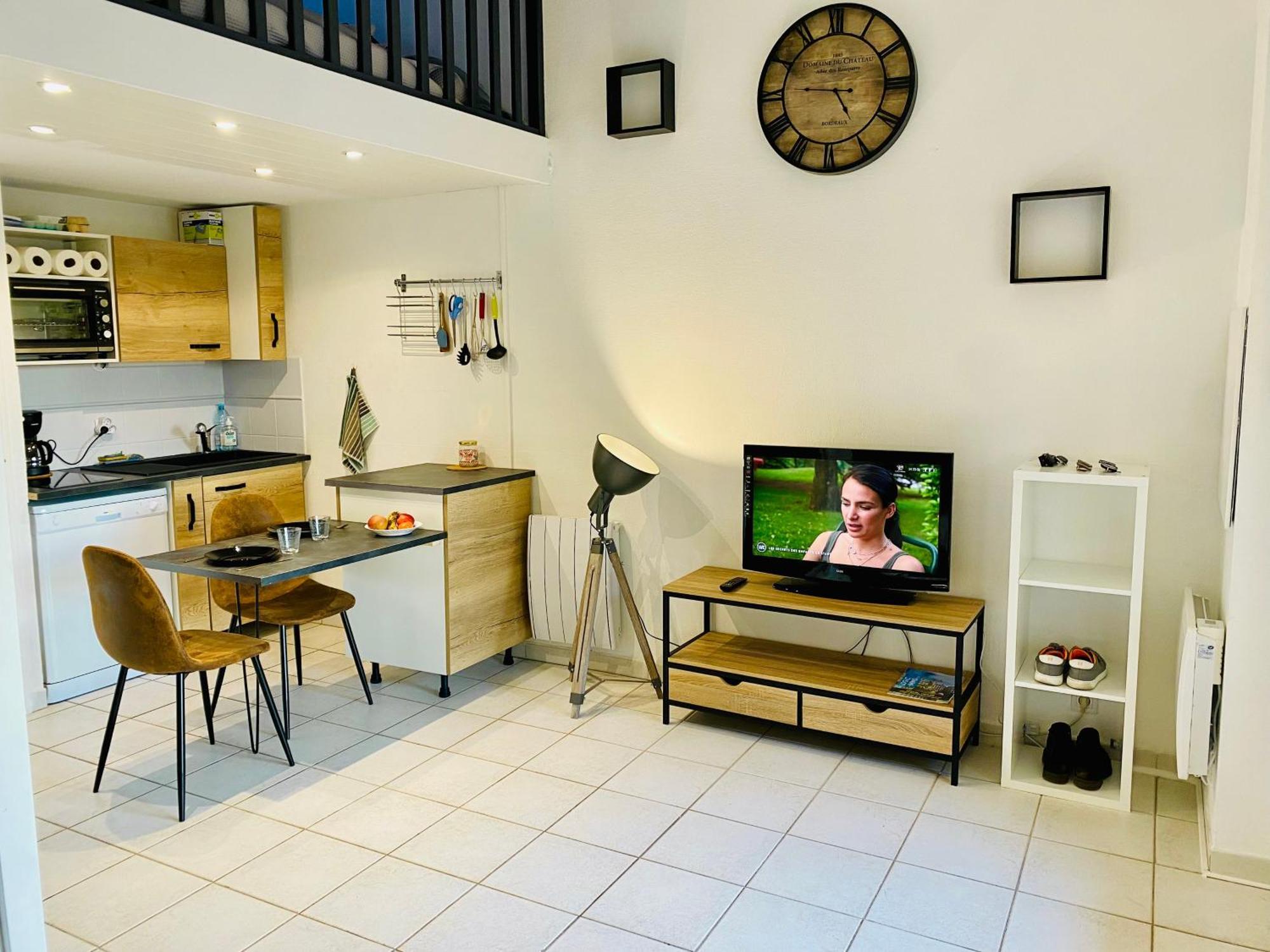 Domaine Des Pins, Magasins Proches, Piscine Hébergement de vacances *